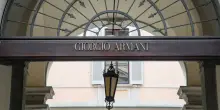 Valori etici dichiarati ma lavoro nero e sicurezza carente: Antitrust multa Armani per 3,5 milioni. La maison si difende: “Decisione ingiusta, faremo ricorso”