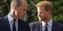 “Harry è a Londra, è andato da solo sulla tomba della Regina Elisabetta con una corona di fiori. William è a pochi passi ma non si sono incontrati”: le rivelazioni del Daily Mail