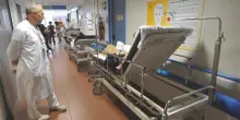 Per la sanità pubblica 13 miliardi in meno in 3 anni. Un italiano su 10 non si cura. Esplode la spesa privata: +137%