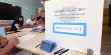 Elezioni comunali, alle 12 affluenza al 13,5%: in calo rispetto all’ultima tornata. A Ravenna alle urne solo l’11,8%, a Taranto il 14,2%