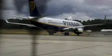 Aereo Ryanair Berlino-Milano costretto all’atterraggio per turbolenze meteo: 9 feriti, tre finiscono in ospedale