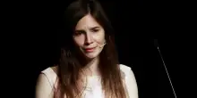 “Amanda Knox vuole rimescolare le carte”: la famiglia di Meredith Kercher furiosa punta il dito contro la serie di Disney+