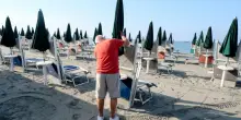 Il pianto dei balneari: “Spiagge vuote, difendeteci da Bruxelles”. Alessandro Gassman e i consumatori: “Abbassate i prezzi”