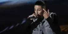 Baby Gang è stato arrestato di nuovo: in casa del trapper sono state trovate delle armi. Poche ore prima era sul palco a cantare con Emis Killa