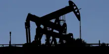Vola il prezzo del petrolio dopo le nuove sanzioni Usa e Ue alla Russia: il Wti sale del 5%