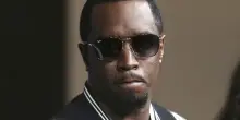 “Puff Daddy si è svegliato con un coltello alla gola. Se sei accusato di qualcosa di sessuale, la prigione non è un bel posto dove stare”: le rivelazioni del Daily Mail