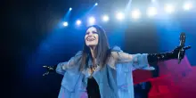 Laura Pausini e “l’anno nero” delle sue finanze: ricavi dimezzati nel 2024 e perdita di 1,2 milioni in bilancio