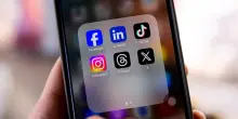 “Il marito della mia amica le sta organizzando il compleanno ma, nel mentre, esce con un’altra donna e io l’ho scoperto. Che faccio?”: lo sfogo su Reddit