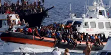 Mille migranti a Lampedusa. Ma il sistema al collasso è l’accoglienza: sulla strada finiscono anche i rifugiati