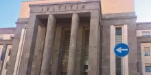 “Il mio vicino ha parcheggiato sul mio vialetto, allora gli ho riempito l’auto di polvere”: la lite finisce in tribunale