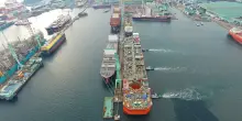 Dal metano russo al gas naturale liquefatto made in Usa. Il déjà vu della dipendenza che intrappola l’Europa