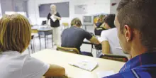 Carta docente: il bonus di 500 euro è stato prorogato anche per i precari fino al 2026. Ecco come funziona