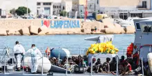 Ennesimo naufragio di migranti a Lampedusa: chi sono gli assediati e chi gli assedianti?
