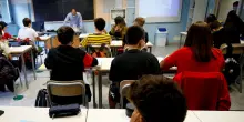 Attacca sui muri di scuola adesivi per il Sì ai referendum: nota disciplinare per uno studente di Martina Franca