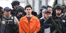 Respinte le accuse di terrorismo a Luigi Mangione: a processo solo per l’omicidio del ceo di UnitedHealthcare