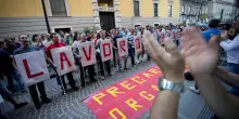 Occupati invariati in aprile. Aumentano le lavoratrici donne e i precari, calano giovani e dipendenti a tempo indeterminato