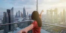 “Effetto Instagram”, la vacanza da sogno si paga a rate: +18% di prestiti agli italiani per viaggiare nel 2025, i più indebitati sono i giovani maschi