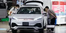 Le auto elettriche in Cina, da boom industriale a battaglia per la sopravvivenza