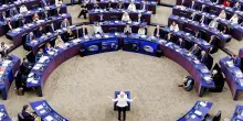 Via libera dell’Europa a nuove sanzioni contro la Russia: c’è price cap del petrolio. Raid di Mosca sull’Ucraina
