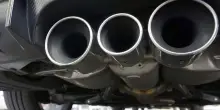 Ok del Parlamento Europeo alle modifiche al regolamento sulle emissioni auto: rinviate le multe ai produttori