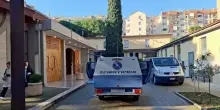 “Urina nella culla, era vivo il neonato abbandonato nella chiesa a Bari”