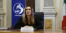 La sottosegretaria Bergonzoni attacca il ‘suo’ ministro Giuli sui giornali: lite su chi comanda, intanto il cinema si spegne