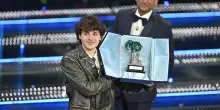 Sanremo 2026, Carlo Conti pubblica il regolamento delle Nuove Proposte: sul palco dell’Ariston in quattro