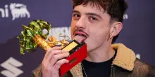 Il vincitore di Sanremo 2026 potrà andare a Eurovision Song Contest, se rinuncia decideranno Carlo Conti e la Rai: l’unica novità del regolamento