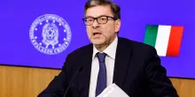 Aumenti salariali detassati e stop all’aumento dell’età pensionabile solo se il lavoro è gravoso. Il governo vuole 4,4 da banche e assicurazioni