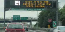 Ritirato l’emendamento sul rincaro dei pedaggi autostradali, Schlein: “Indecente scaricabarile”