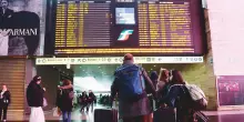 Tabelloni di Trenitalia e Trenord in tilt: “Informazioni sui treni non aggiornate”
