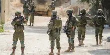 Cisgiordania: adesso i coloni israeliani attaccano anche i militari dell’Idf