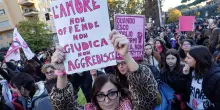 Lucia Regna: la sostanza della sentenza dice che la vera colpevole è lei. Ma è sua la faccia rotta dal marito