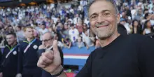 “Da quando pratico il grounding non ho più avuto allergie né raffreddori”. Ma la routine mattutina di Luis Enrique ha basi scientifiche?