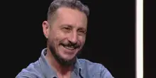 “Non ho una compagna, non ho figli né famiglia. Sono un fallimento dal punto di vista umano. Il lavoro? È la mia vita, ho solo quello”: lo sfogo di Luca Bizzarri