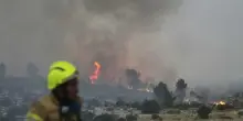 Divampa incendio in Catalogna: due morti e 20mila residenti confinati in casa. Bruciati 5mila ettari