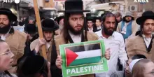 Gerusalemme, la protesta degli ebrei ortodossi antisionisti contro Israele e pro Palestina
