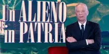 Stasera su Rai 3 “Un Alieno in Patria” con Peter Gomez: tra gli ospiti in studio Paolo Mieli, Veronica Pivetti e Renata Polverini