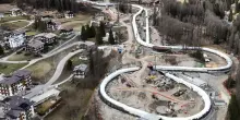 Olimpiadi, la pista da bob è un salasso: perderà oltre 12 milioni in 20 anni. Per pagare i debiti il Comune di Cortina dovrà fare da B&B