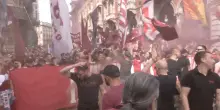 Torino, tifosi granata in piazza nell’anniversario di Superga: corteo contro il presidente Cairo