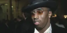 “Puff Daddy era orribile e perverso. Costringeva le ragazze a fare le orge da 10 ore e le filmava. Non era solo, il suo team lo aiutava”: al via il processo