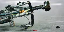 Quindicenne in bici muore investito da un’auto, era sulle strisce pedonali