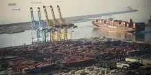 Deficit commerciale Usa a 140 miliardi, il più alto di sempre. Corsa all’import prima che scattino i dazi
