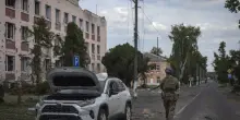 Ucraina, Mosca: “3 persone uccise nel Kursk da droni di Kiev. Sciame anche sulla capitale, aeroporti chiusi per ore”