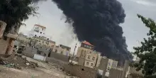 Israele bombarda lo Yemen, raid sull’aeroporto controllato dagli Houthi: “Distrutti terminal e aerei civili”