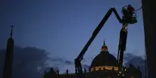 E’ il giorno del conclave che eleggerà il successore di Papa Francesco. Alle 19 la prima fumata – La diretta