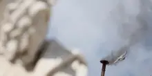 Conclave, terzo scrutinio senza esito positivo: gli scenari e a quando arriverà la prossima fumata (nera o bianca)