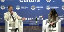 Giuli piccato dalle battute di Geppi Cucciari: “La sinistra aveva gli intellettuali, ora gli sono rimasti i comici”