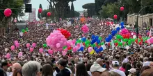 Roma si tinge di rosa con Race for the Cure: 150mila partecipanti. Al Villaggio della Salute 4mila test gratuiti per la diagnosi dei tumori al seno