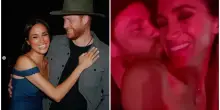 Baci abbracci e balli scatenati: le immagini di Harry e Meghan al concerto di Beyoncé. Ma il linguaggio del corpo non mente: “Lui è a disagio”